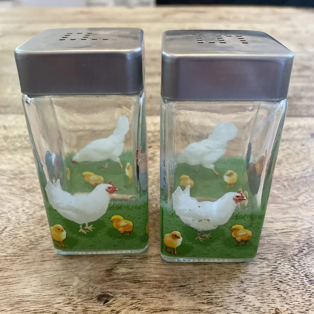 Salt & Pepper Shakers Clear Glass w/ Rooster Chicken Design Checker Vintage 4